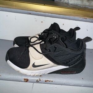 Black and white Nikes with strap mens size 9.5